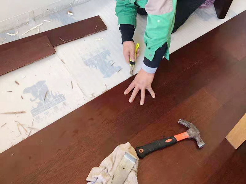 株洲地面鋪裝木地板的家庭多嗎，地面鋪