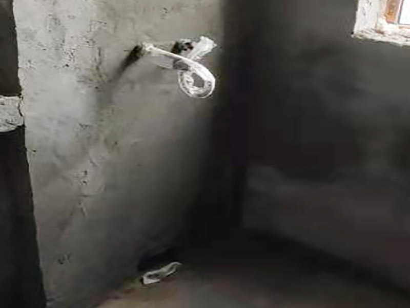 衛(wèi)生間輕微滲水，衛(wèi)生間砸掉重新做防水