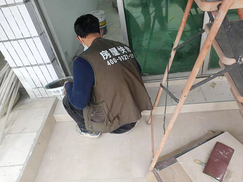 從化區(qū)地磚防水多少錢一平米？不敲瓷磚